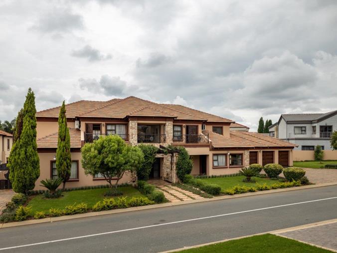 4 Bedroom House for Sale in Blue Valley Golf Estate