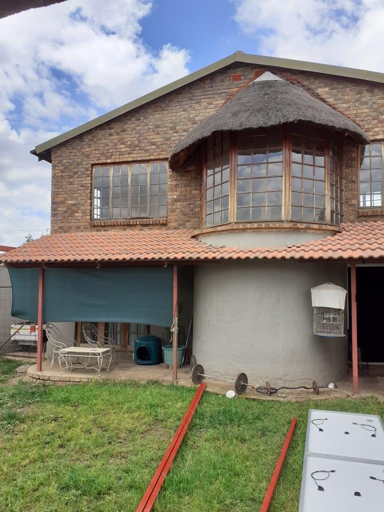 6 Bedroom House for sale in Claremont P24113691826