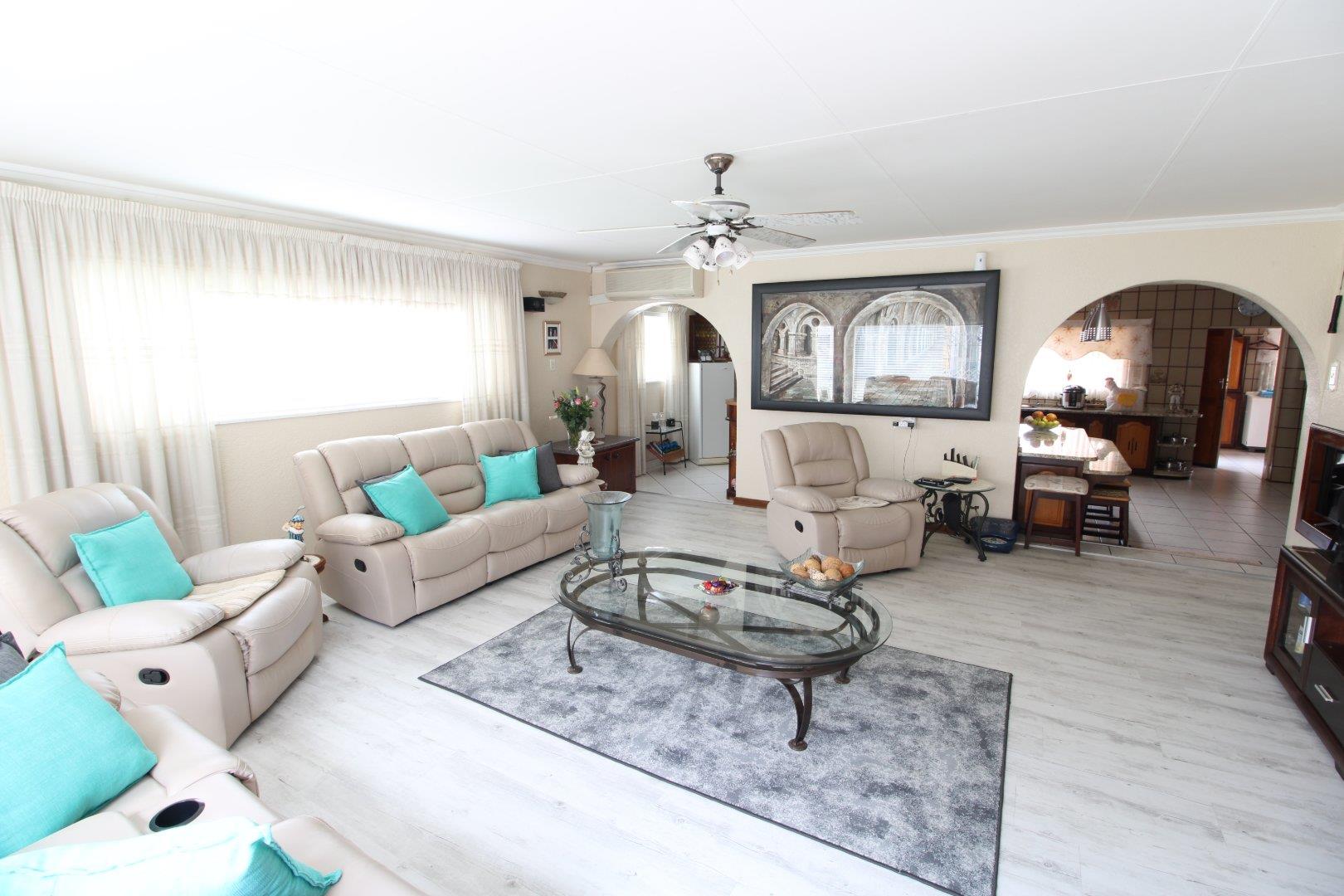 5 Bedroom House for sale in Orkney 104 Scott Avenue P24109617186