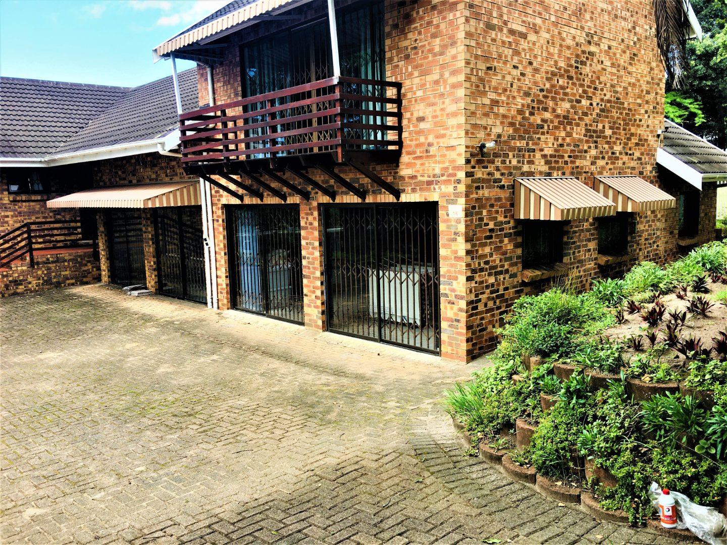 6 Bedroom House for sale in Pennington 16 and 14 Gerald Avenue P24