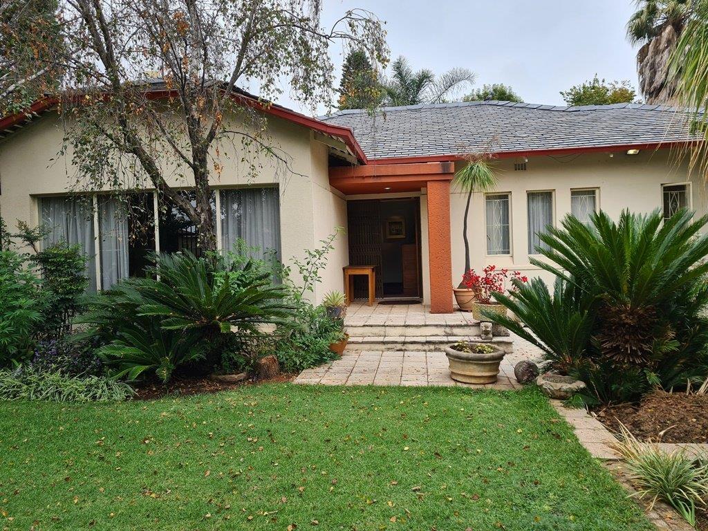 3 Bedroom House for sale in Malvern East P24109793343