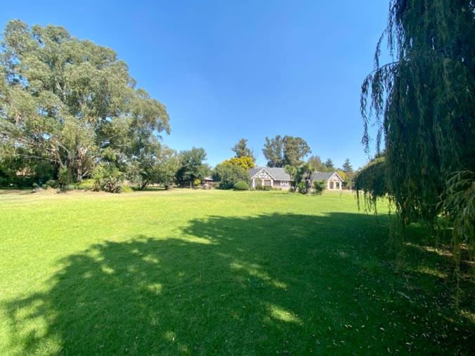 Farm for Sale in Ravenswood