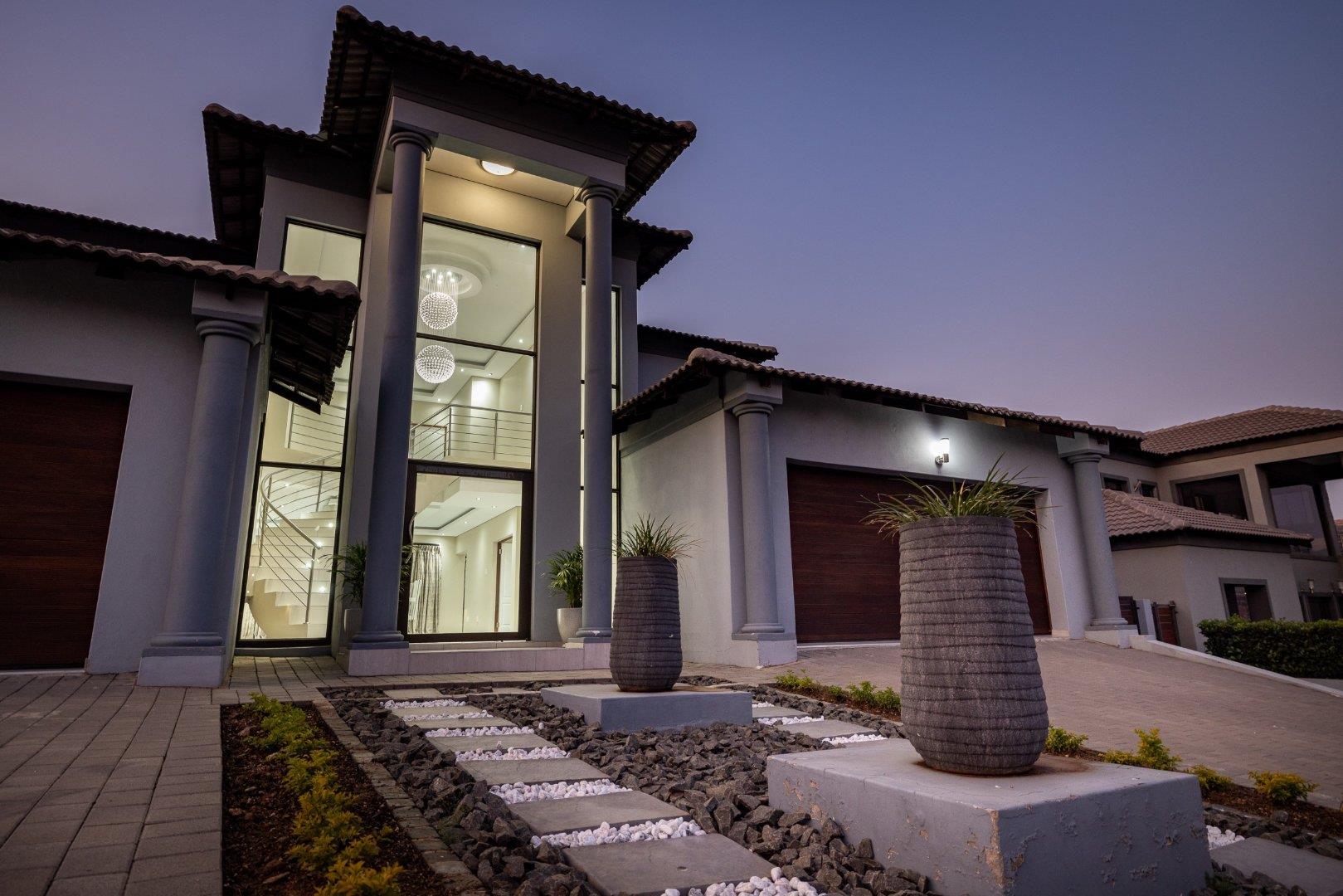 5 Bedroom House for sale in Blue Valley Golf Estate P24110026376