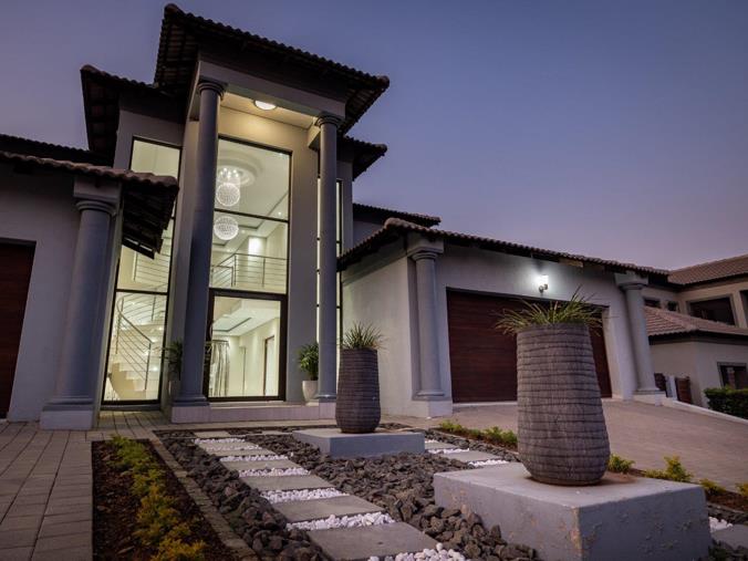 5 Bedroom House for Sale in Blue Valley Golf Estate