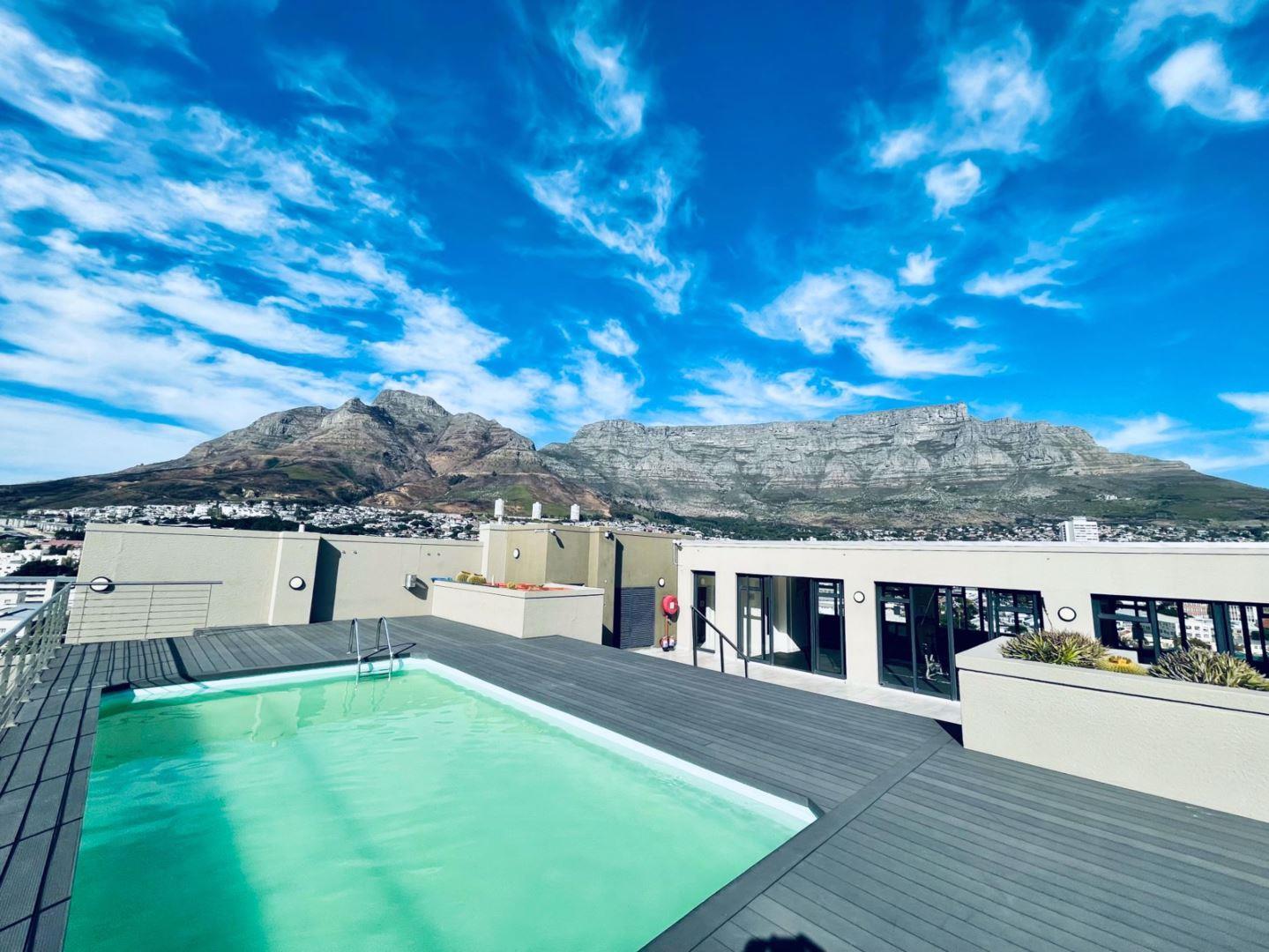 Apartment / flat for sale in Zonnebloem 43 Buitenkant Street P24