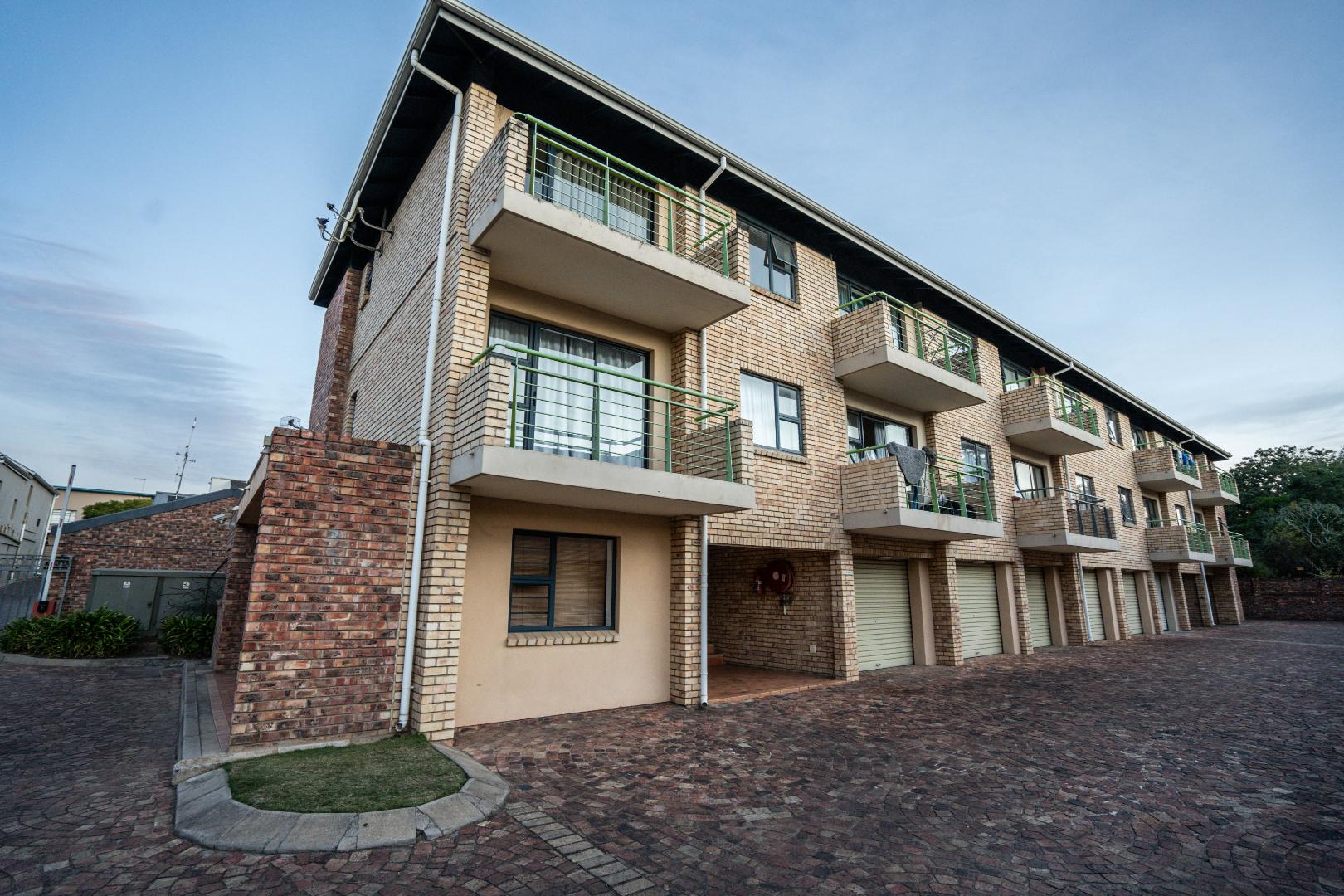 2 Bedroom Apartment / flat for sale in Grahamstown Central T19 The