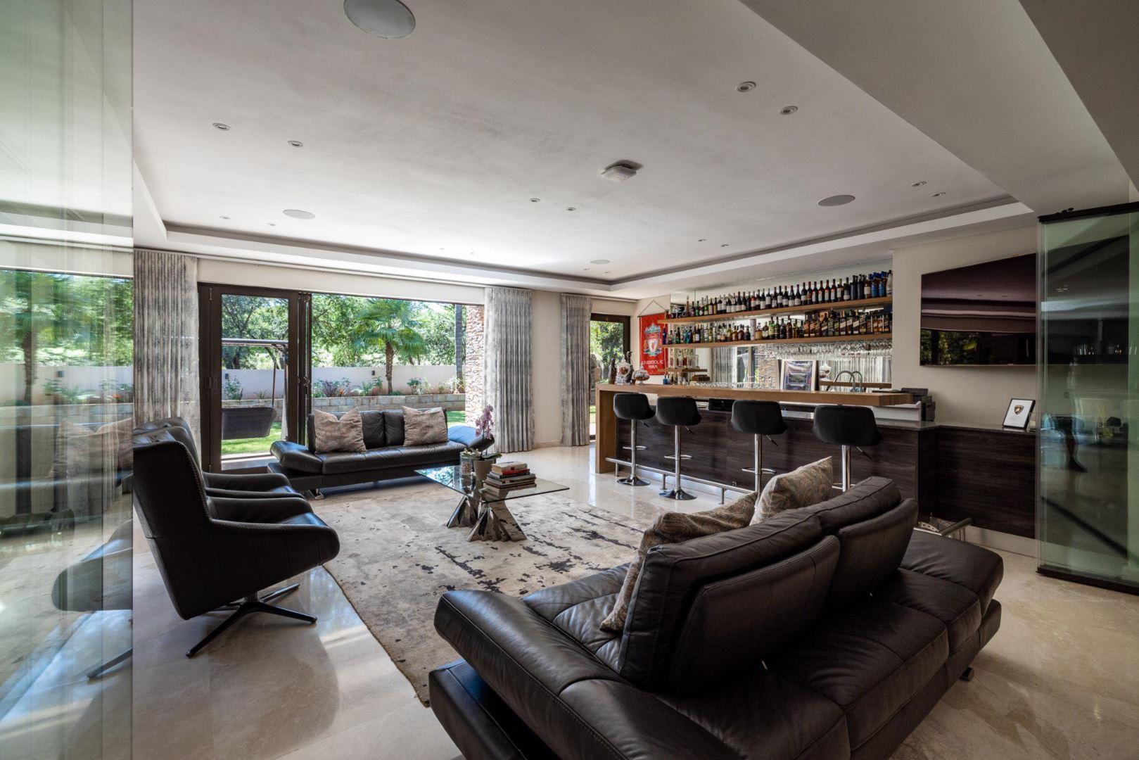 5 Bedroom House for sale in Woodhill Golf Estate Glendower Drive P24109691221