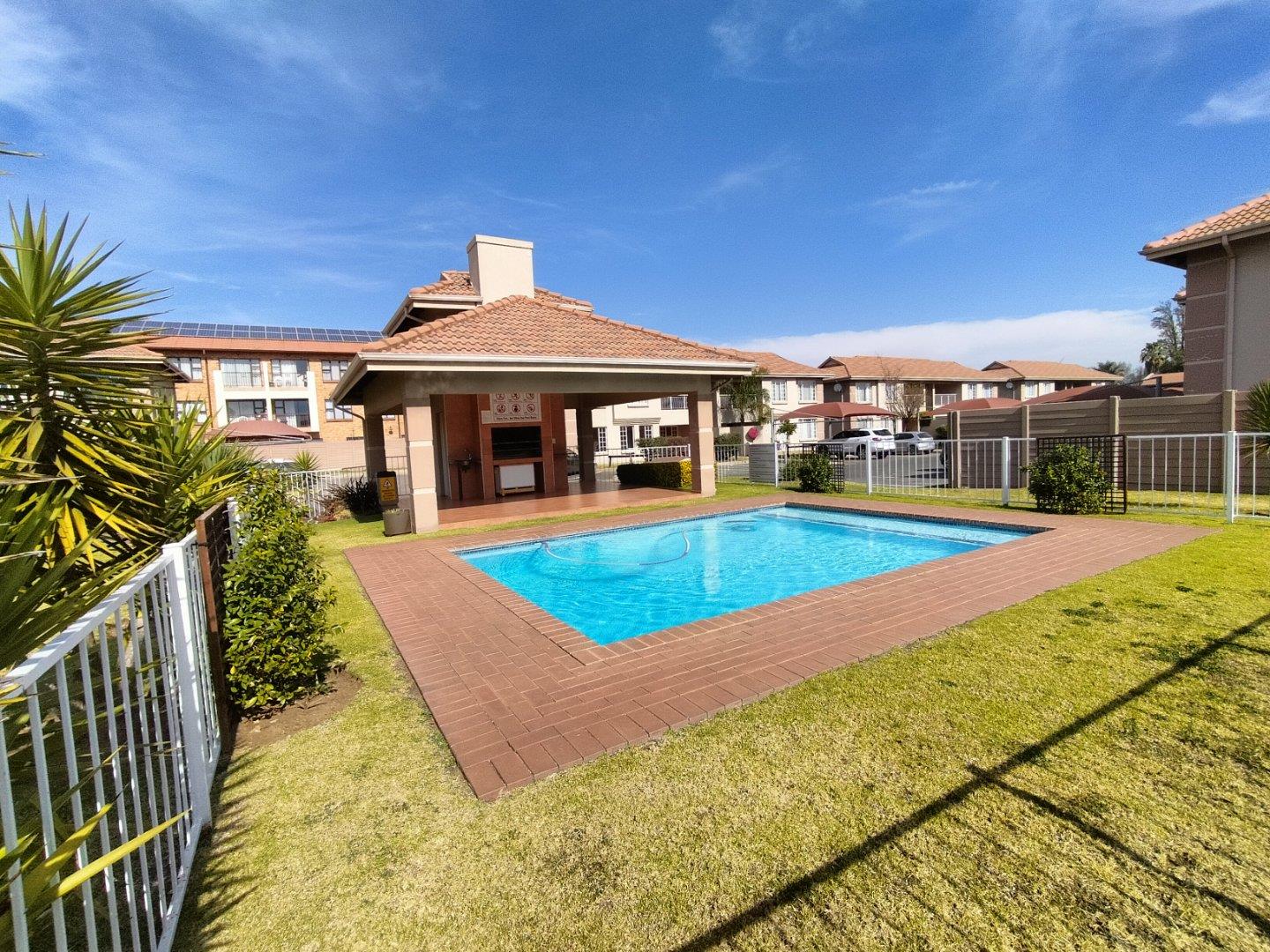 2 Bedroom Townhouse for sale in Brentwood Park P24113609733