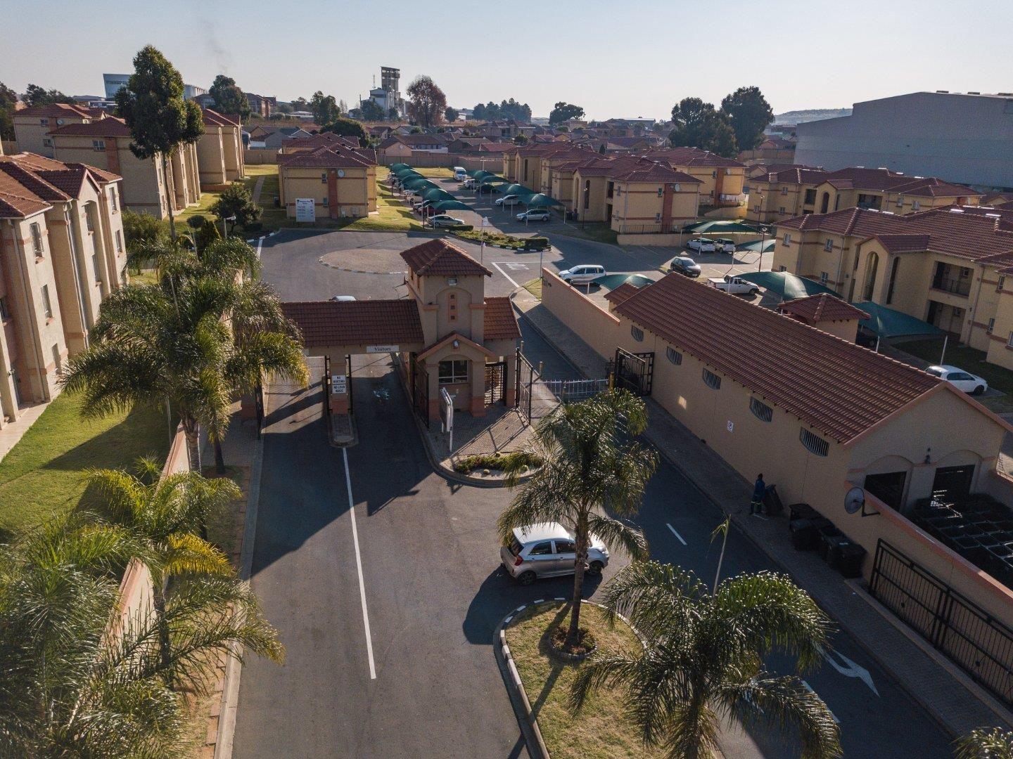 2 Bedroom Townhouse for sale in Ormonde View 11 Nasrec Road P24