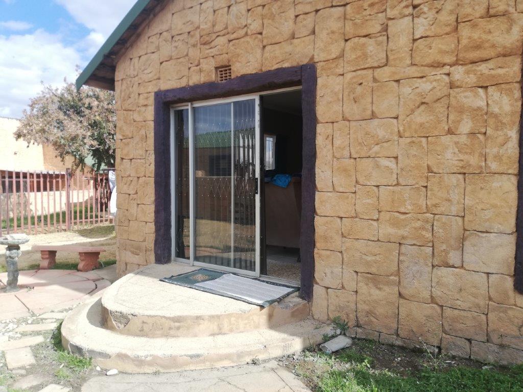 3 Bedroom House for sale in Randfontein South P24110222078