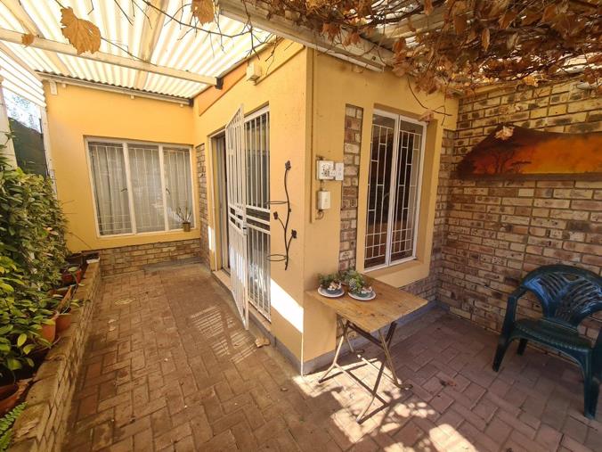 2 Bedroom Townhouse for sale in Potchefstroom Central