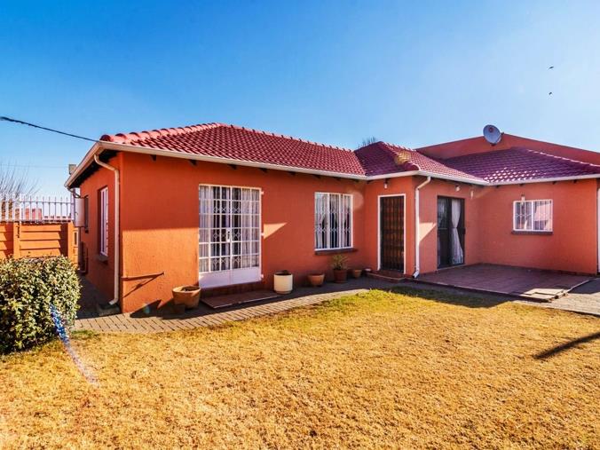 3 Bedroom House for sale in Riverlea