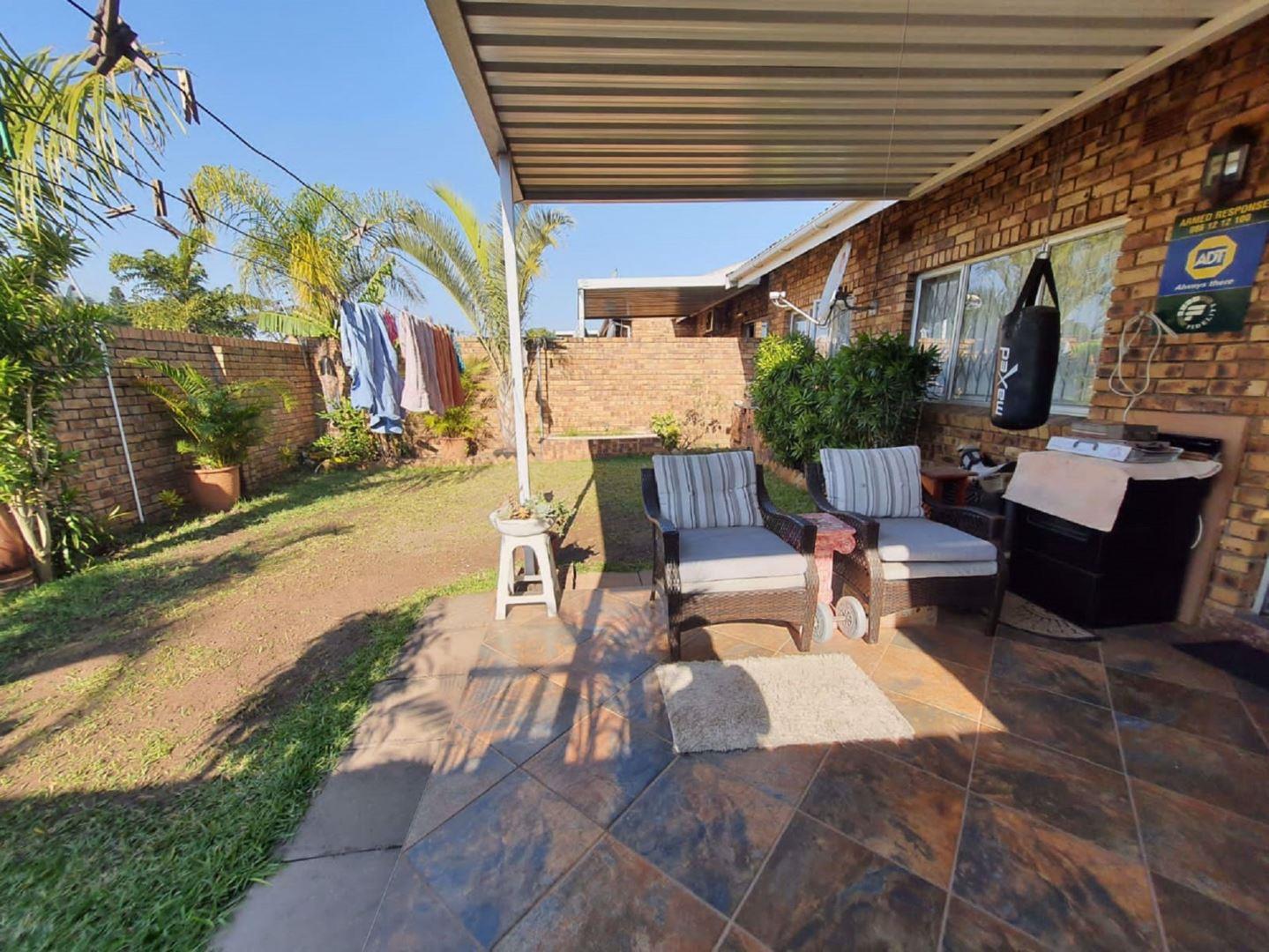 3 Bedroom Apartment / flat for sale in Brackenham P24110246683