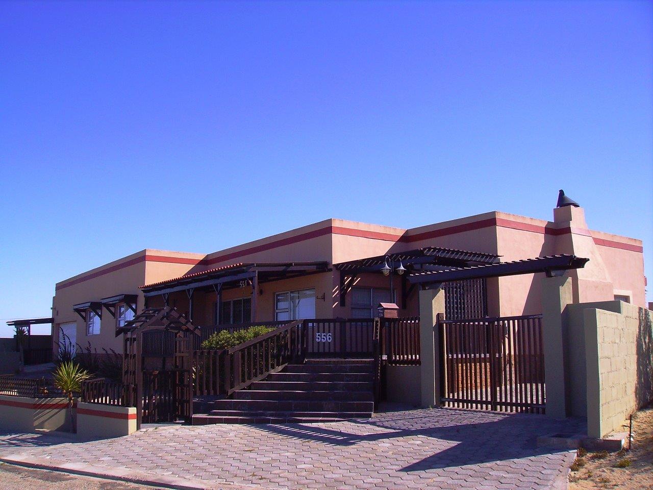 4 Bedroom House for sale in Port Nolloth 556 Diamant Str. P24110260027