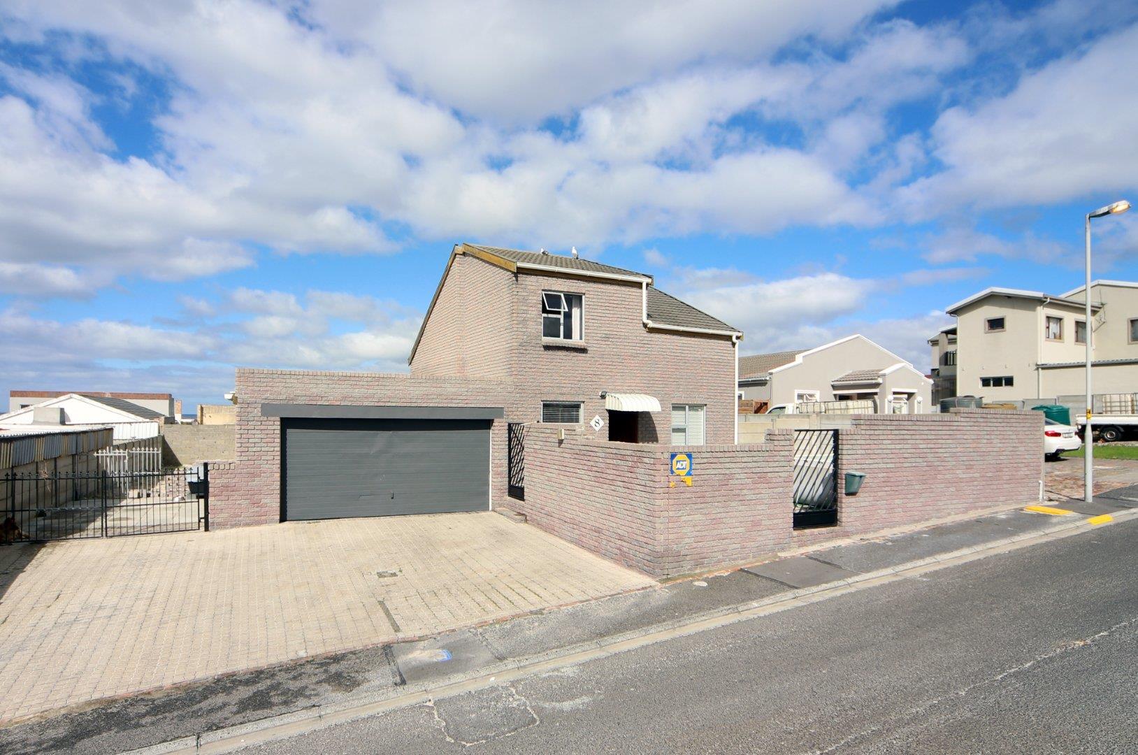 Pelican Heights Property Property and houses for sale in Pelican