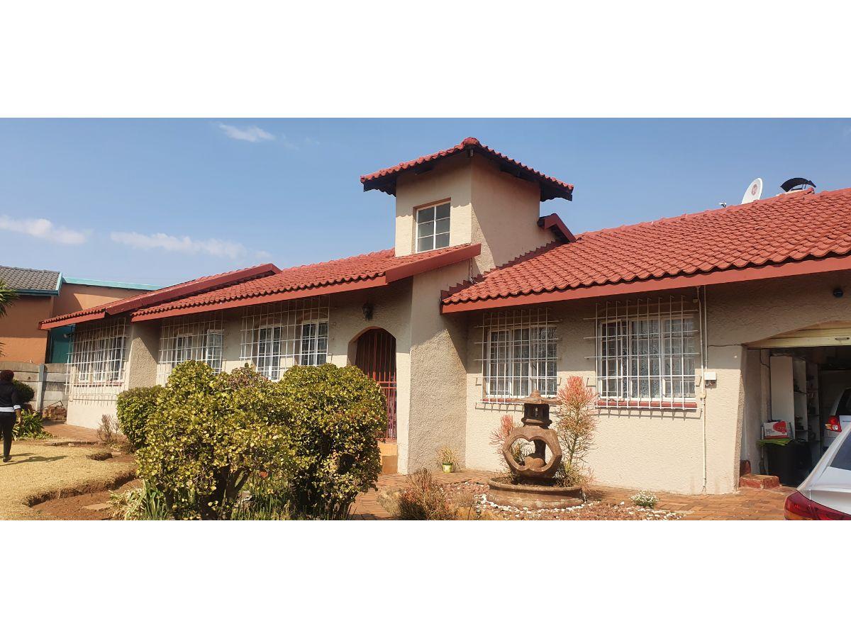 3 Bedroom House for sale in Harmelia Ext 1 16 Sydella Street P24