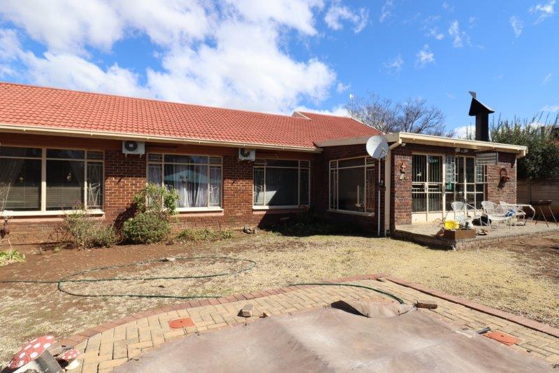 4 Bedroom House for sale in Fleurdal P24110342976