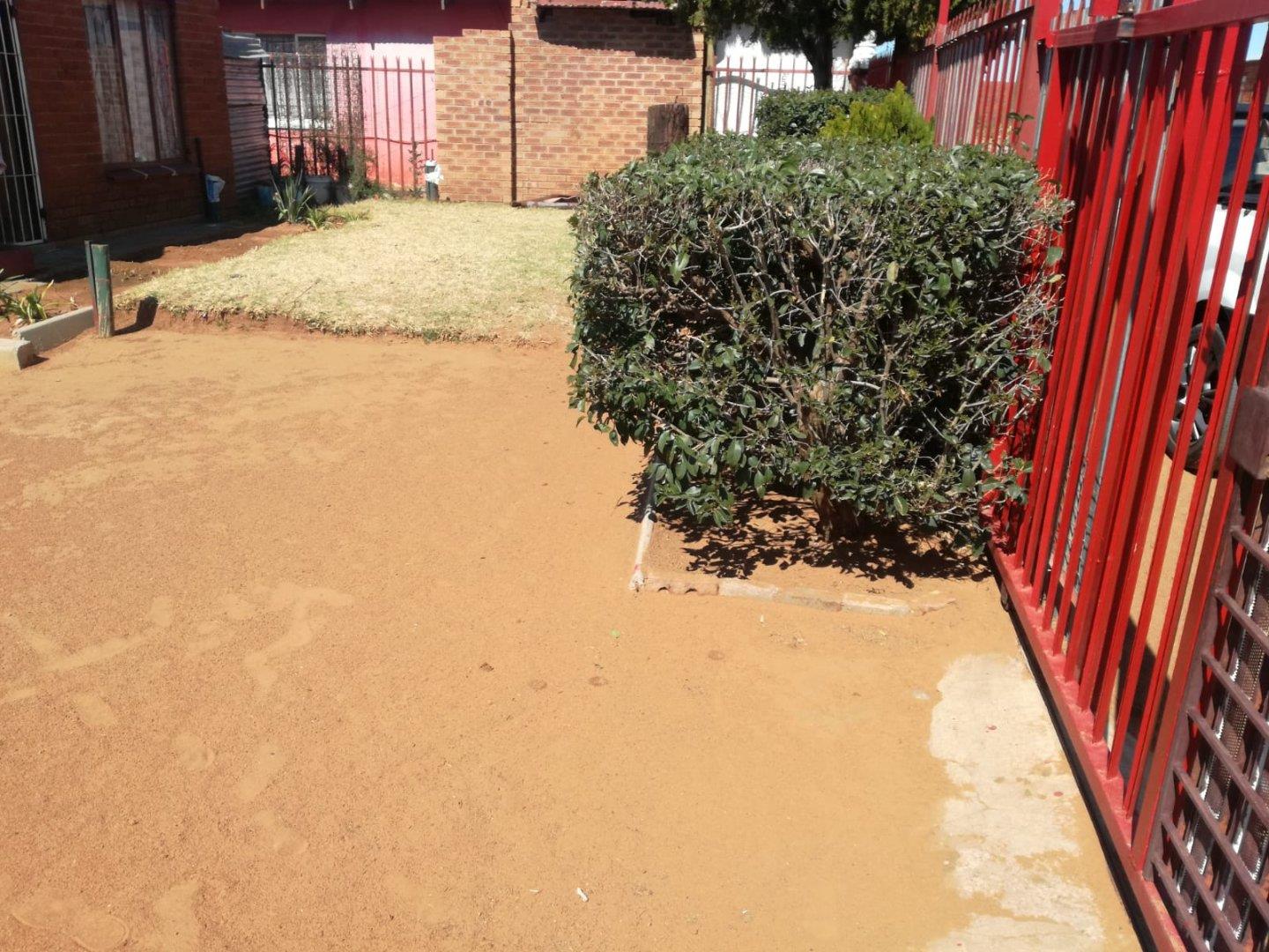 1 Bedroom House for sale in Bloemside P24110359845