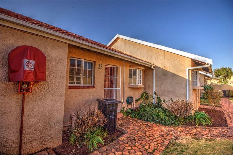 2 Bedroom Townhouse for sale in Norkem Park 15 Tudor Village II ,85