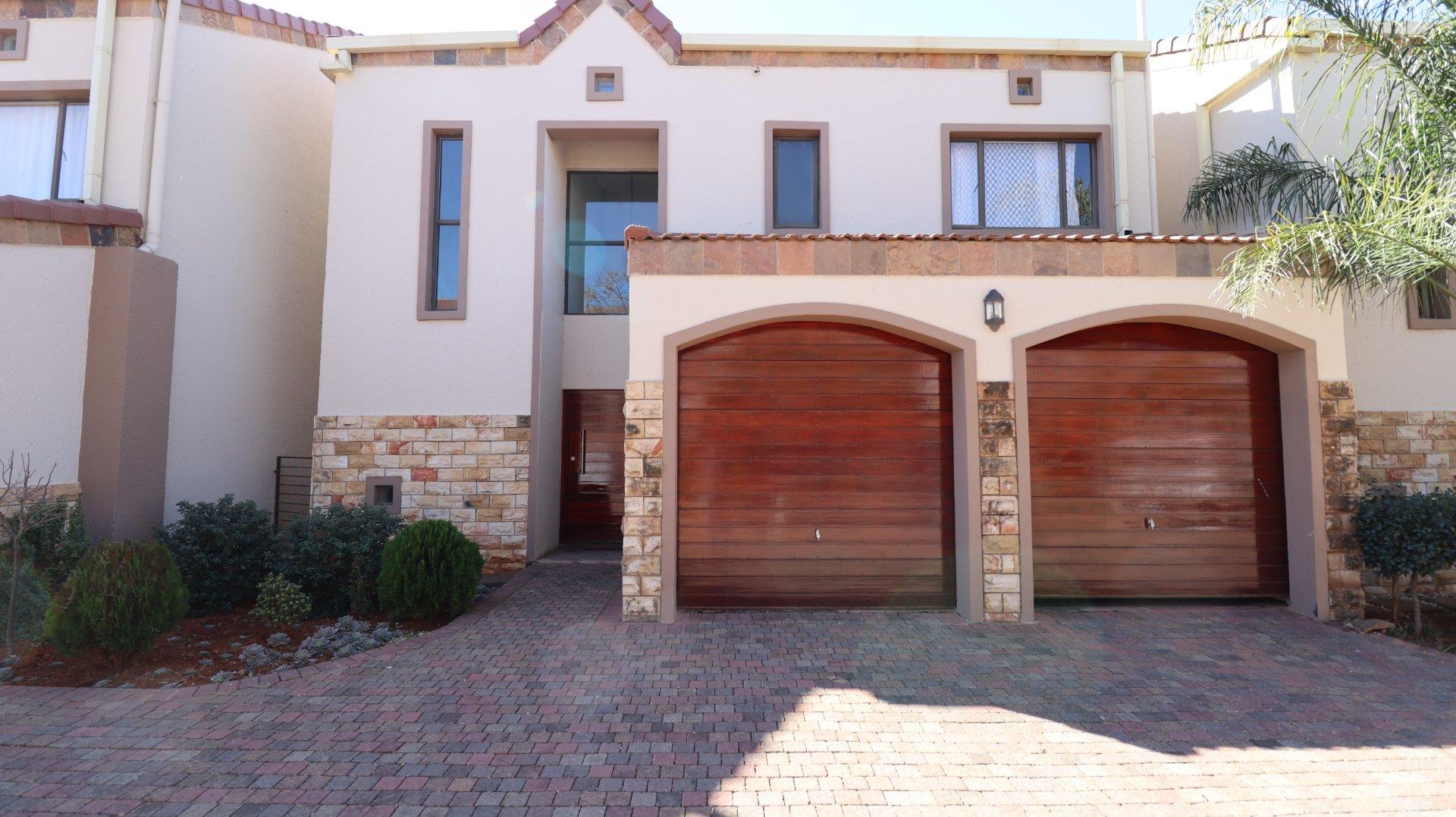 3 Bedroom Townhouse for sale in Woodland Hills Wildlife Estate P24