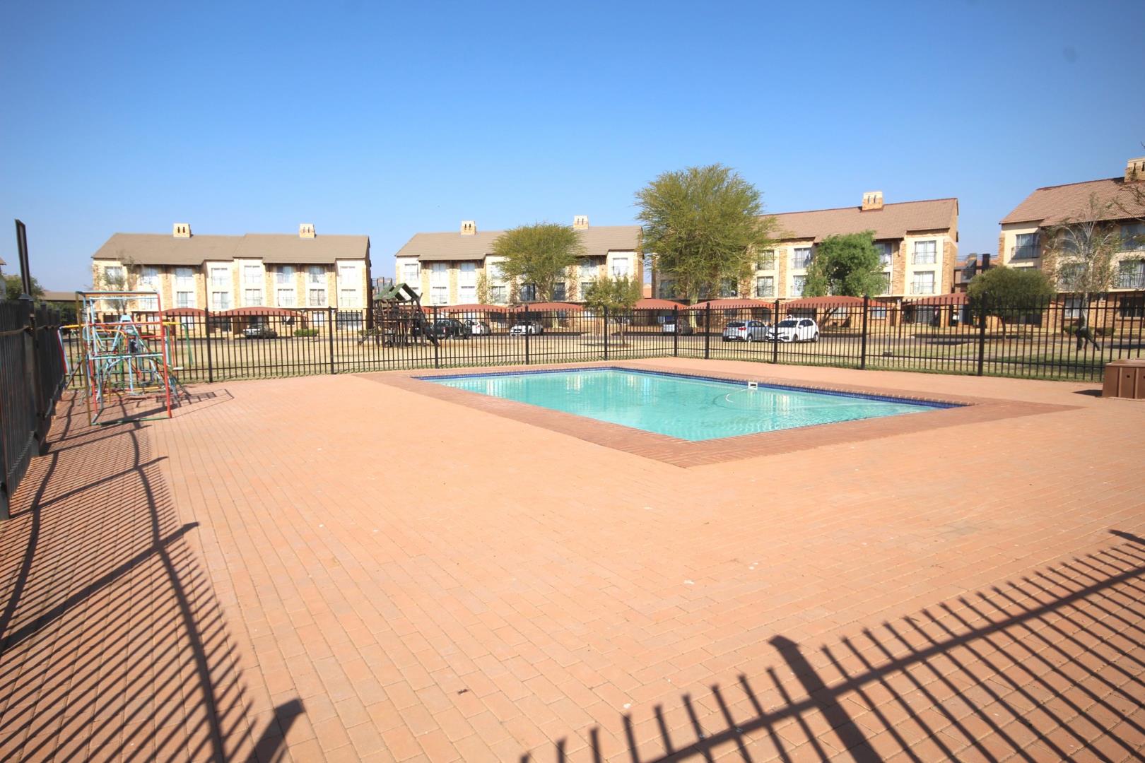 0.5 Bedroom Apartment / flat for sale in Wonderpark Estate P24112493344