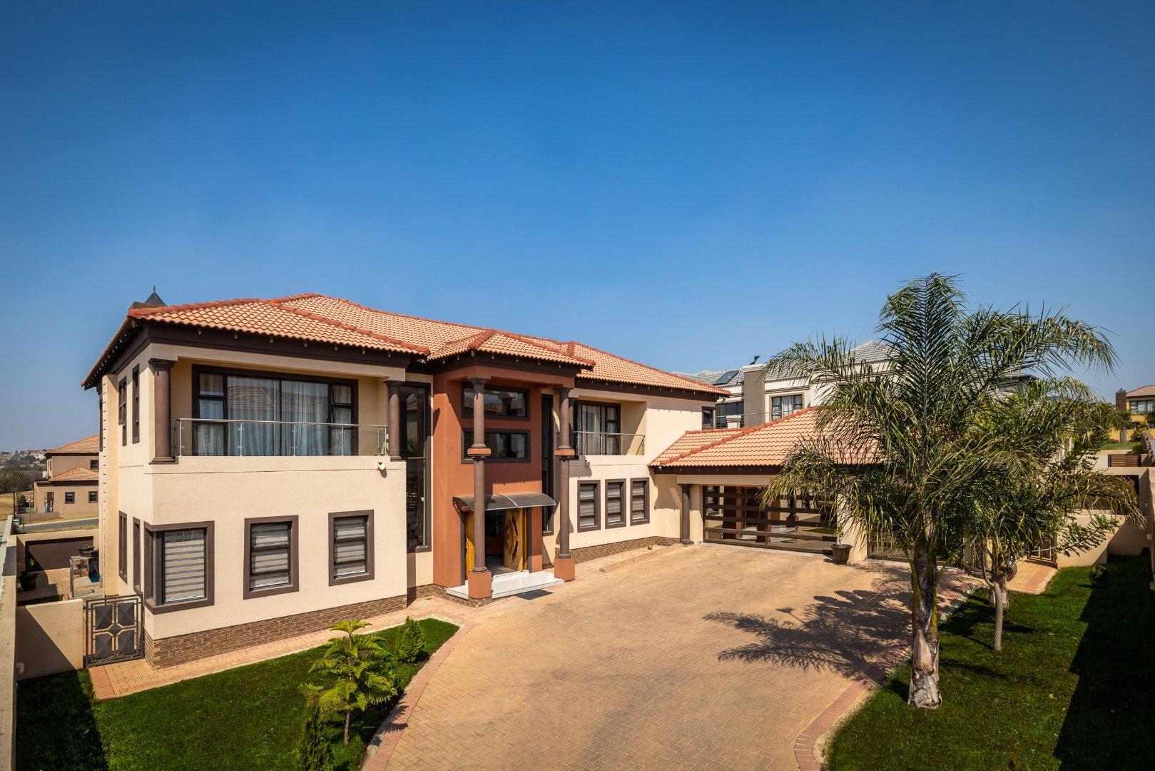 5 Bedroom House for sale in Blue Valley Golf Estate P24110427356