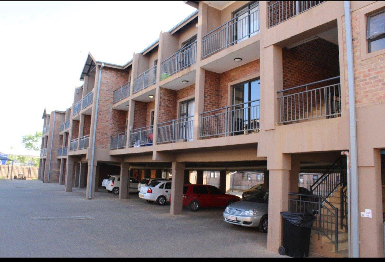 2 Bedroom Apartment / flat for sale in Van Der Hoff Park P24113534353