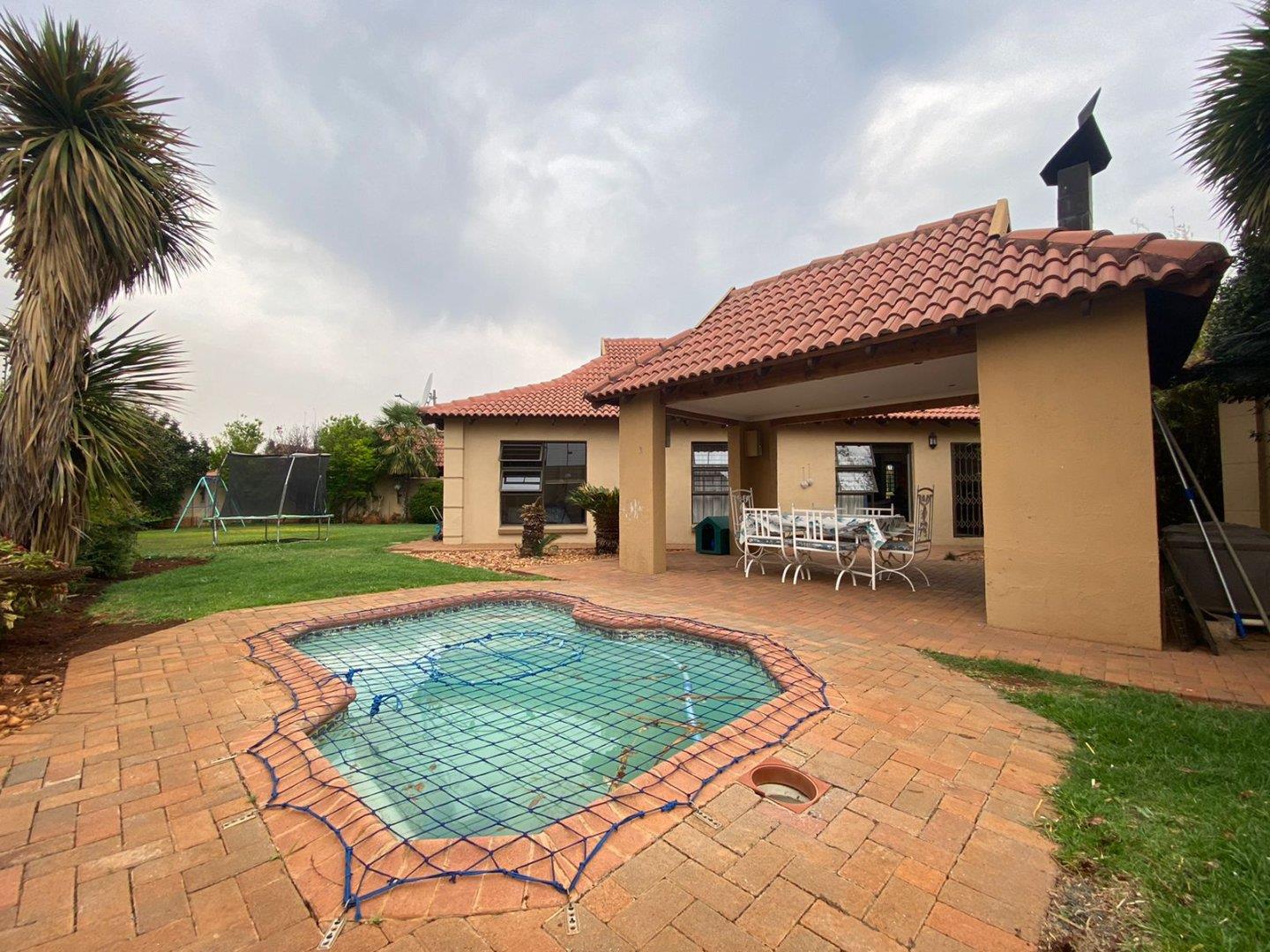 3 Bedroom Townhouse for sale in Van Der Hoff Park P24113856374