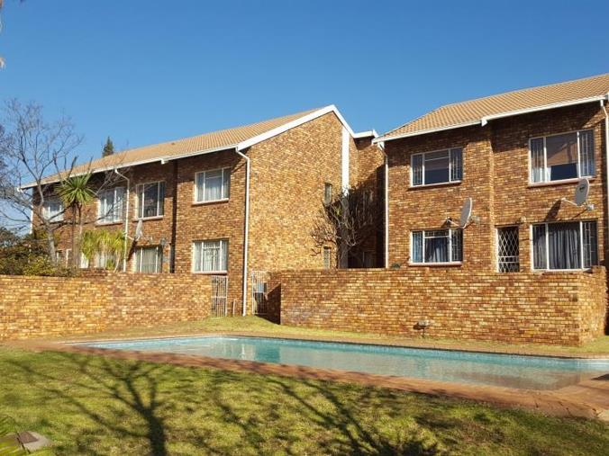 2 Bedroom Townhouse to Rent in Pierre Van Ryneveld