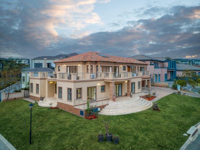 5 Bedroom House for Sale in Blue Valley Golf Estate