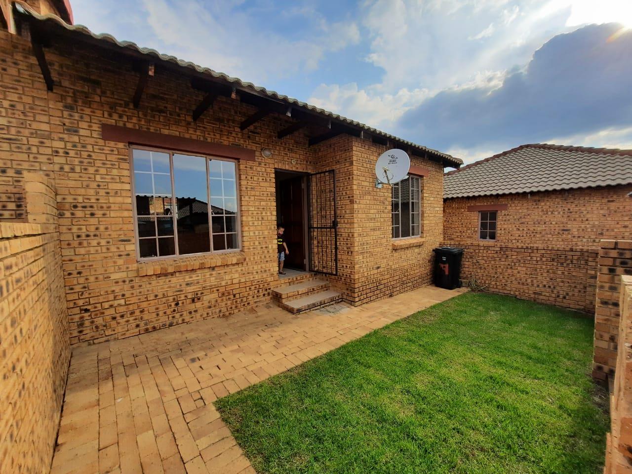 Honeydew Manor Property Apartments / flats to rent in Honeydew Manor