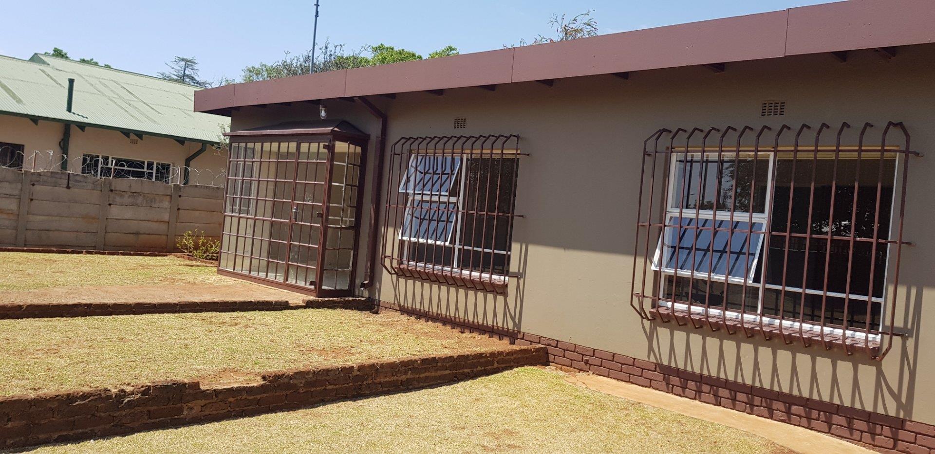 3 Bedroom House for sale in Oberholzer P24110520916