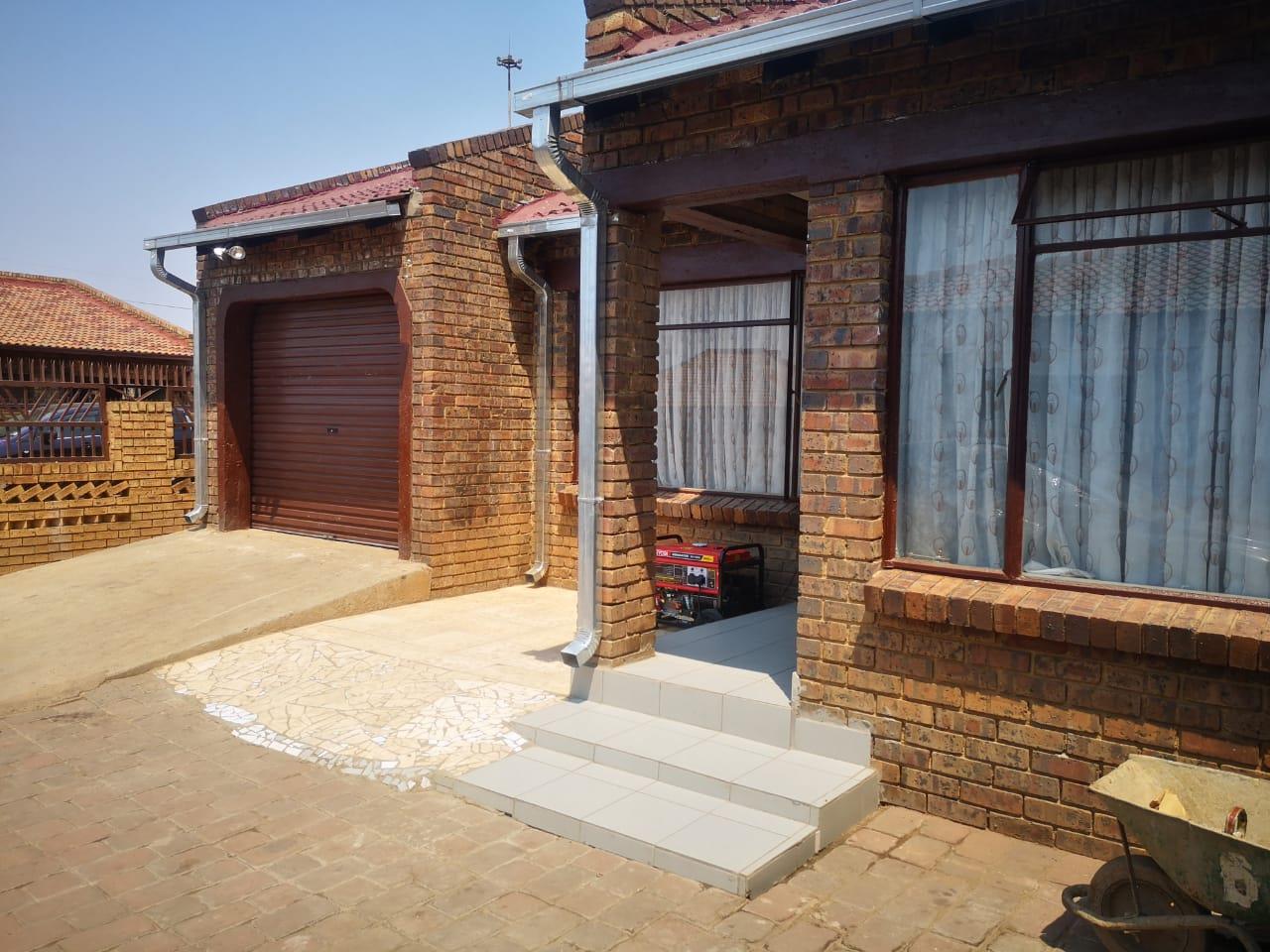 3 Bedroom House for sale in Kwaguqa Ext 7 P24110528933