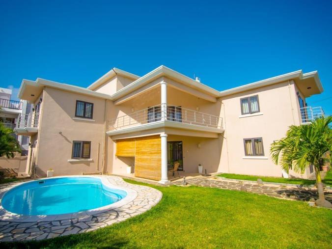 6 Bedroom House for Sale in Grand Gaube