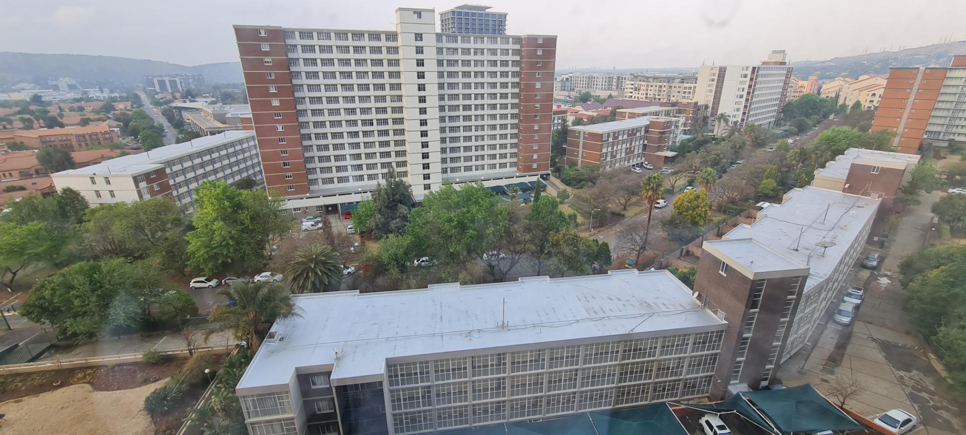 1 Bedroom Apartment / flat to rent in Bedford Gardens San Martinho