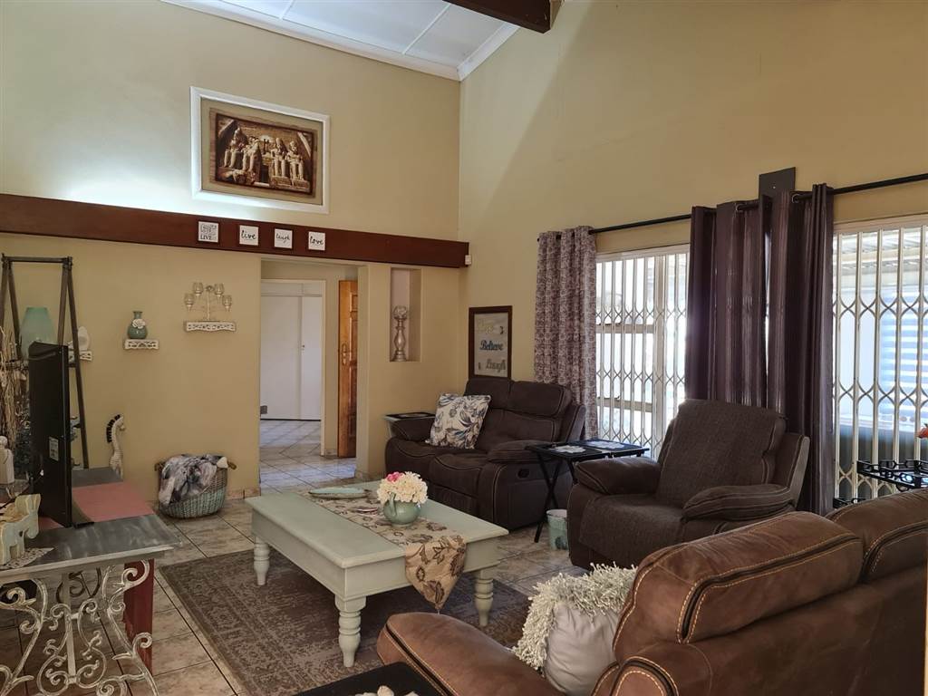 4 Bedroom House for sale in Aston Manor P24110557731