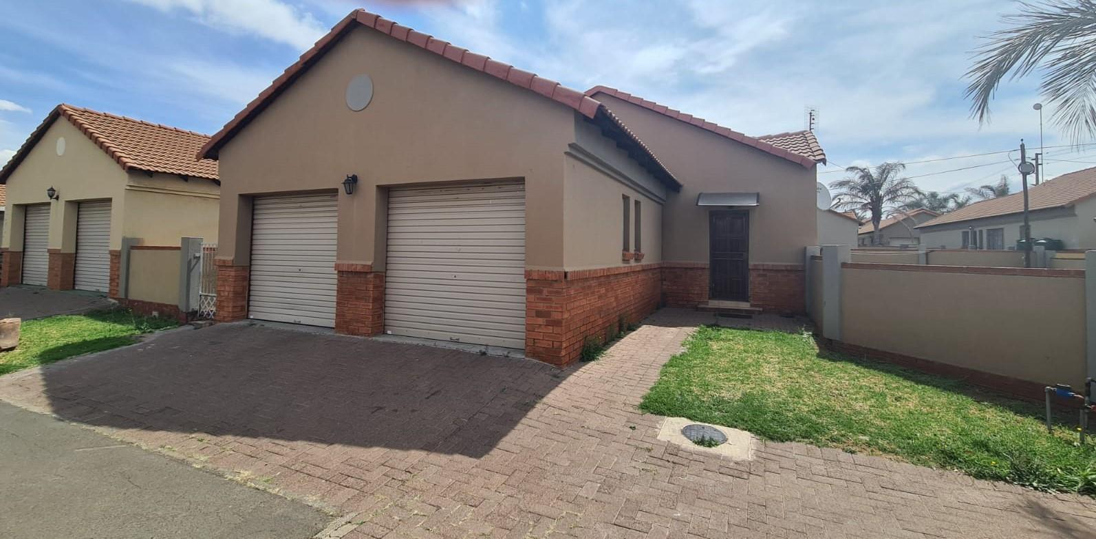 3 Bedroom House for sale in Reyno Ridge P24112366100