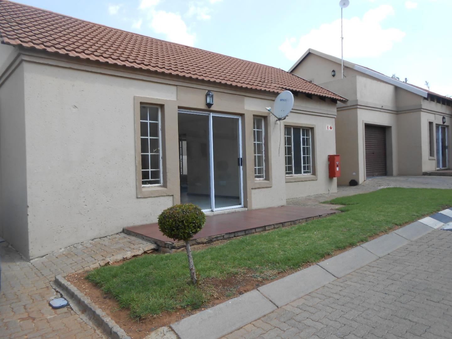 2 Bedroom Apartment / flat for sale in Wychwood Wychwood Lodge, 18 Watsonia P24114632277