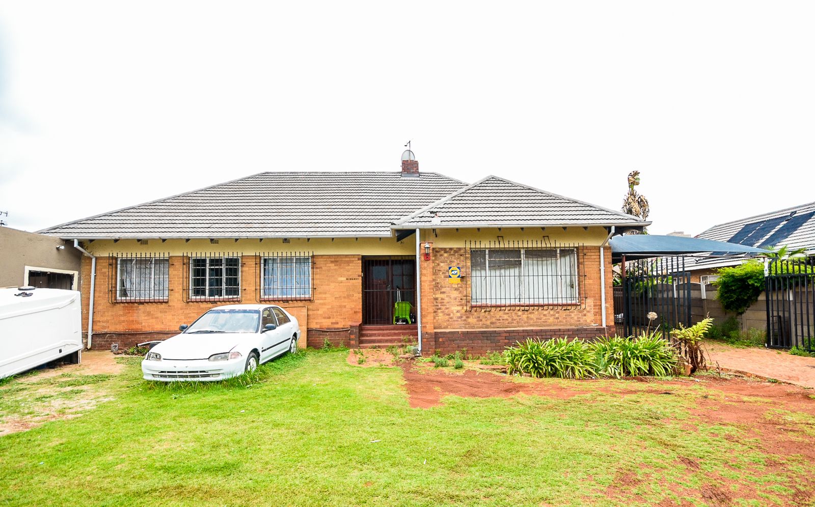 11 Bedroom House for sale in Rhodesfield P24110623402