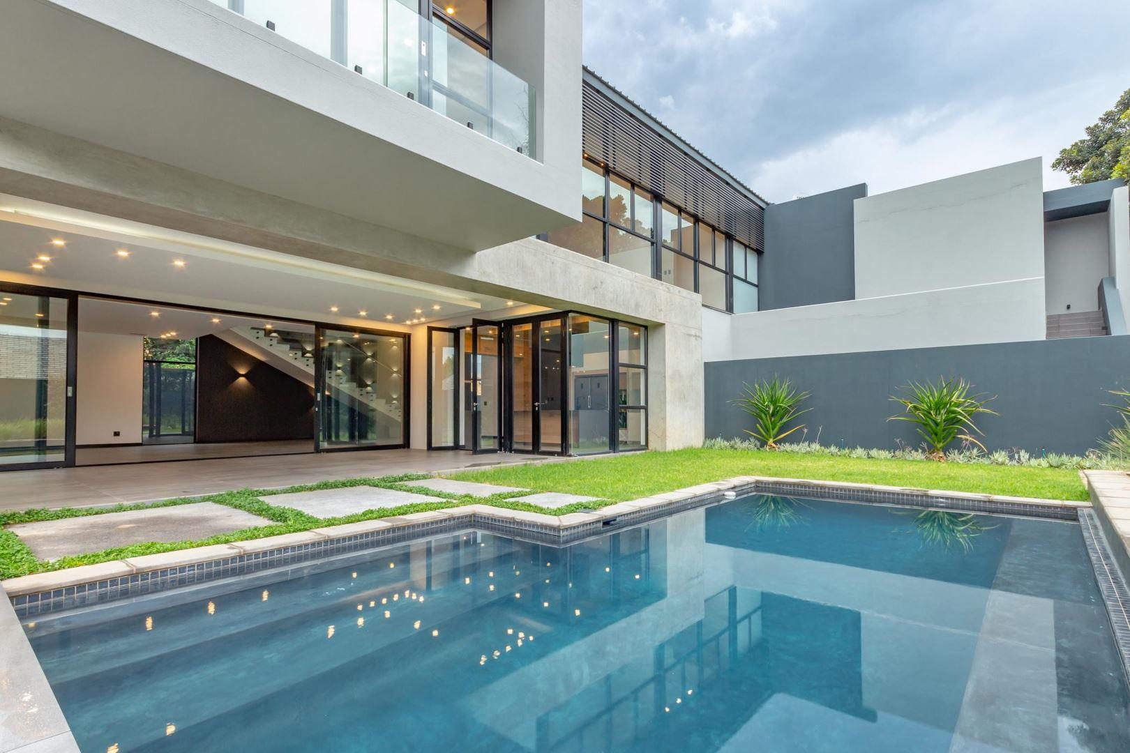 4 Bedroom House for sale in Bedfordview P24112632101