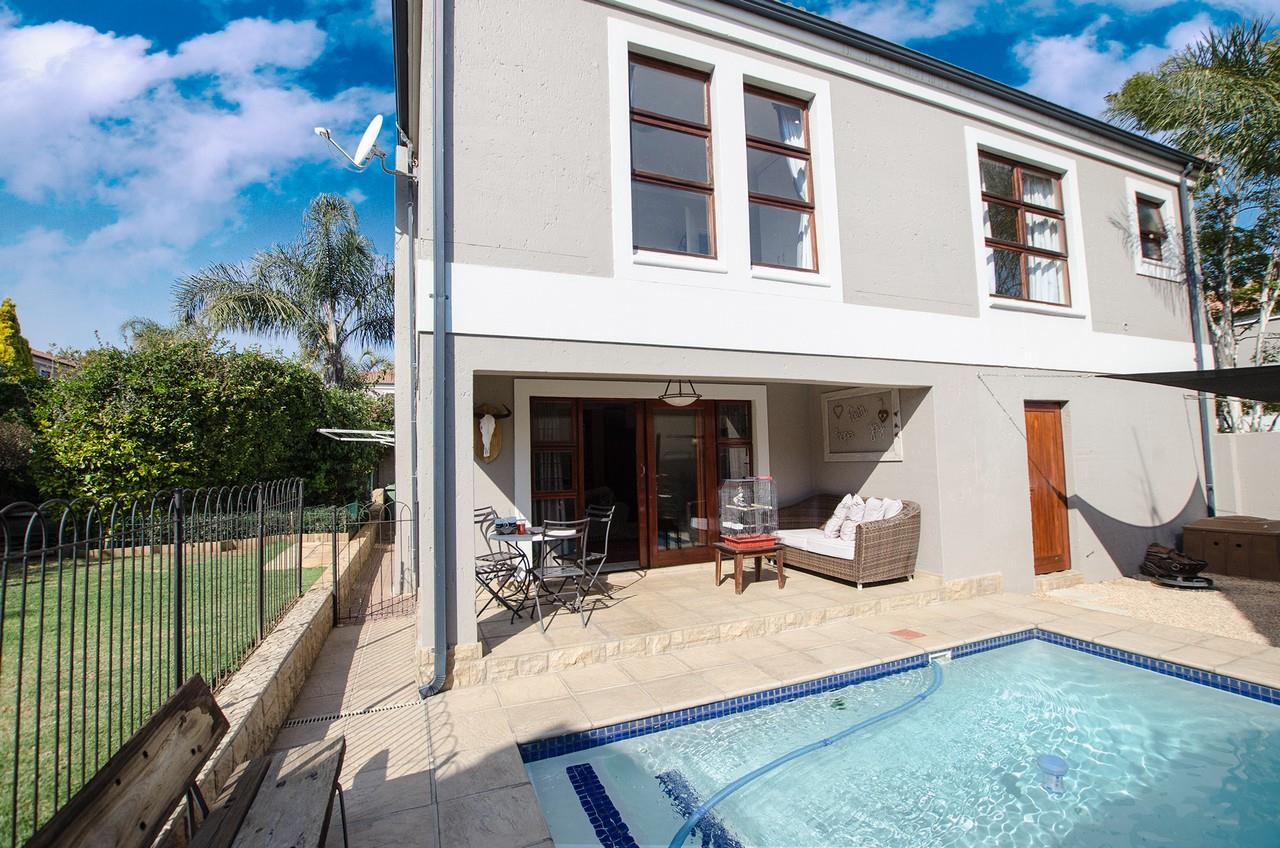 3 Bedroom Townhouse for sale in Sunninghill 1 Lingerette Avenue P24