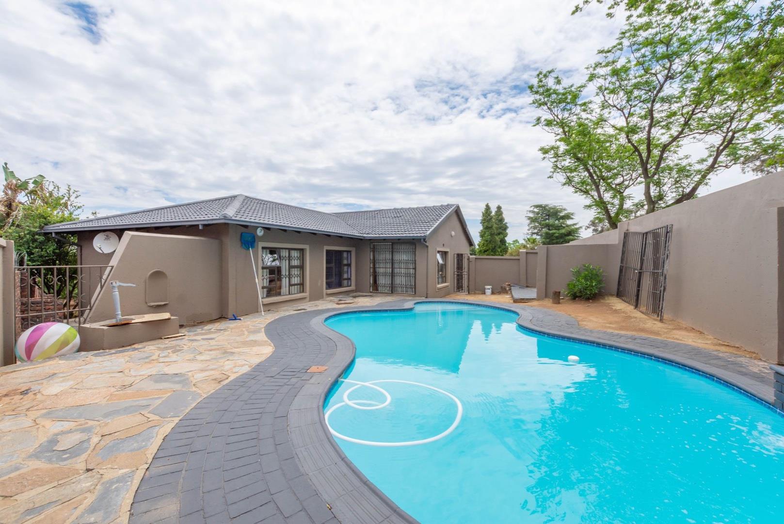 Fleurhof Property Houses for sale in Fleurhof