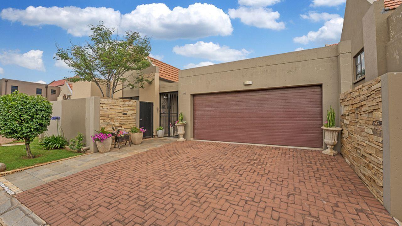 3 Bedroom House for sale in Lakefield P24114701510