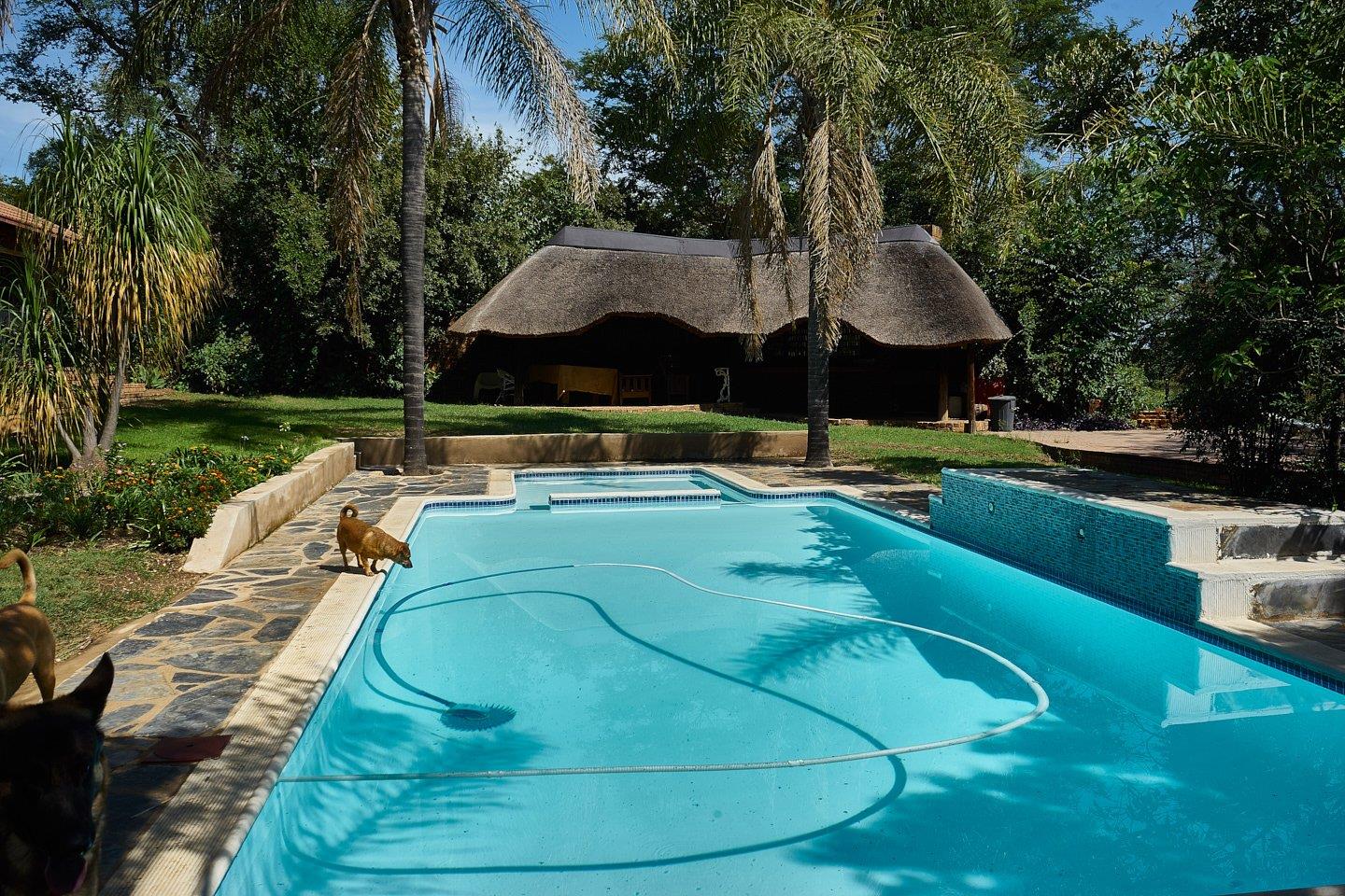 7 Bedroom House for sale in Mnandi P24110772668