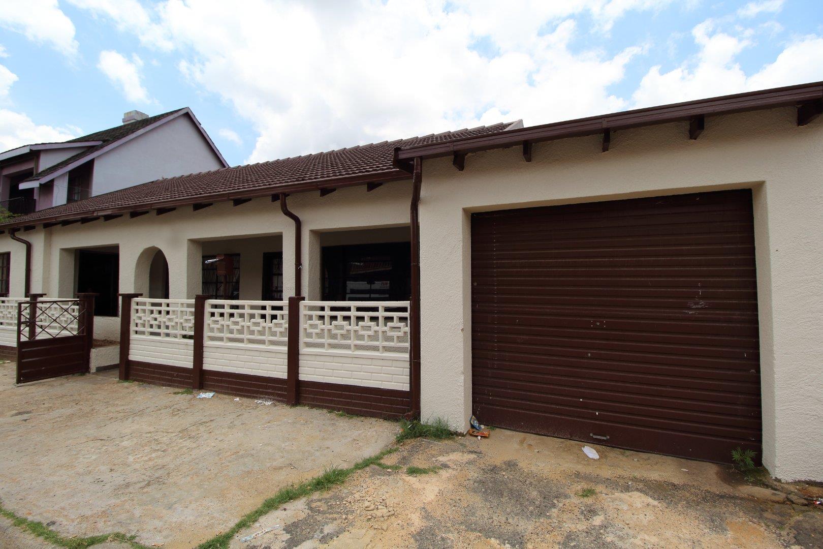 4 Bedroom House for sale in Actonville P24108228308