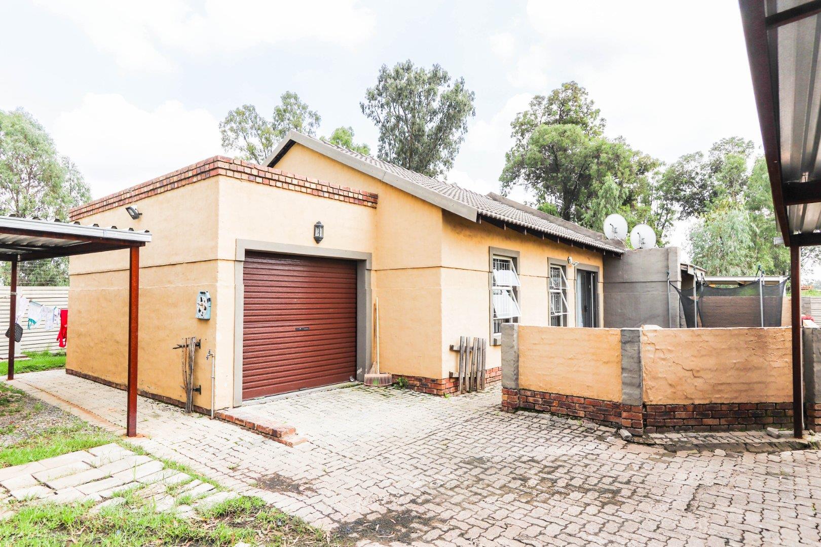 2 Bedroom House for sale in Riversdale P24110847477