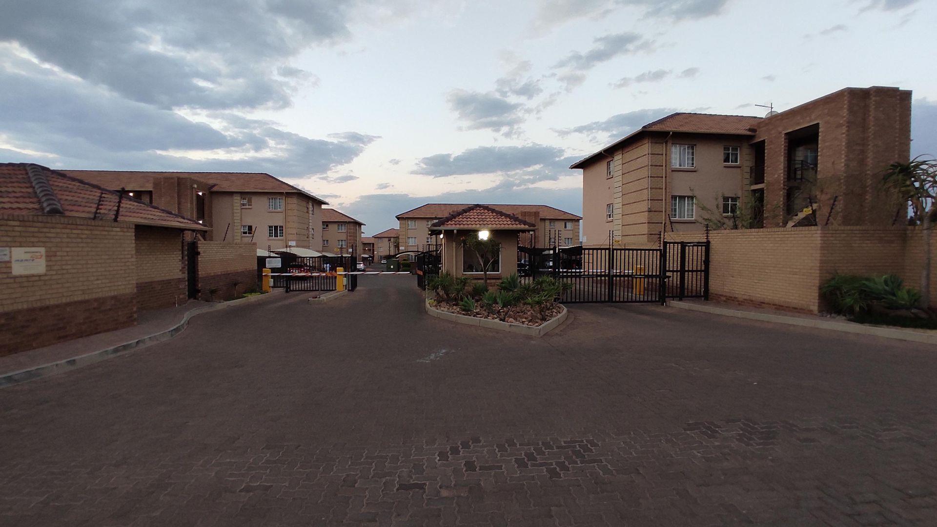 1 Bedroom Apartment / flat to rent in Montana 600 3rd Road P24