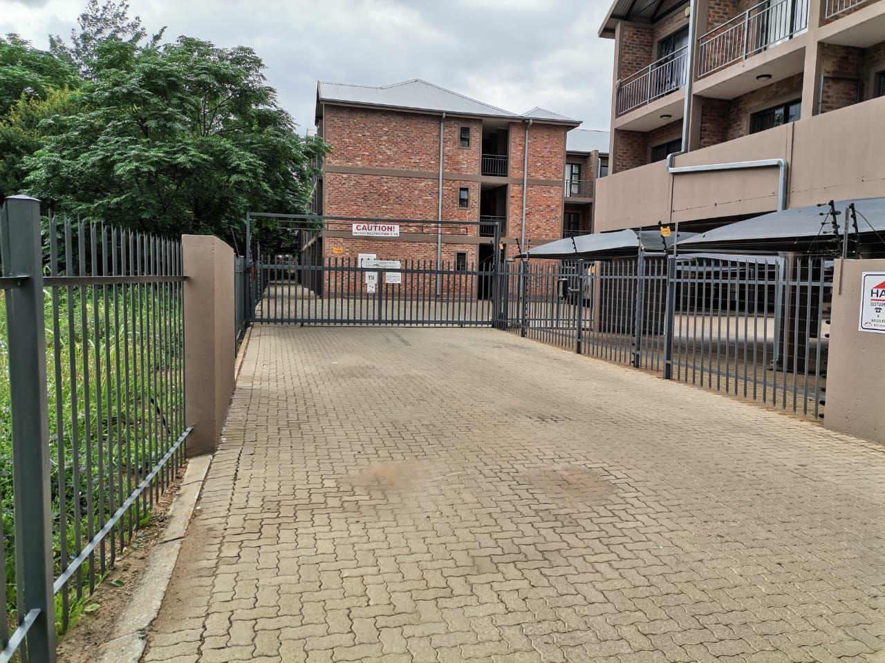 1 Bedroom Apartment / flat to rent in Van Der Hoff Park P24110865296