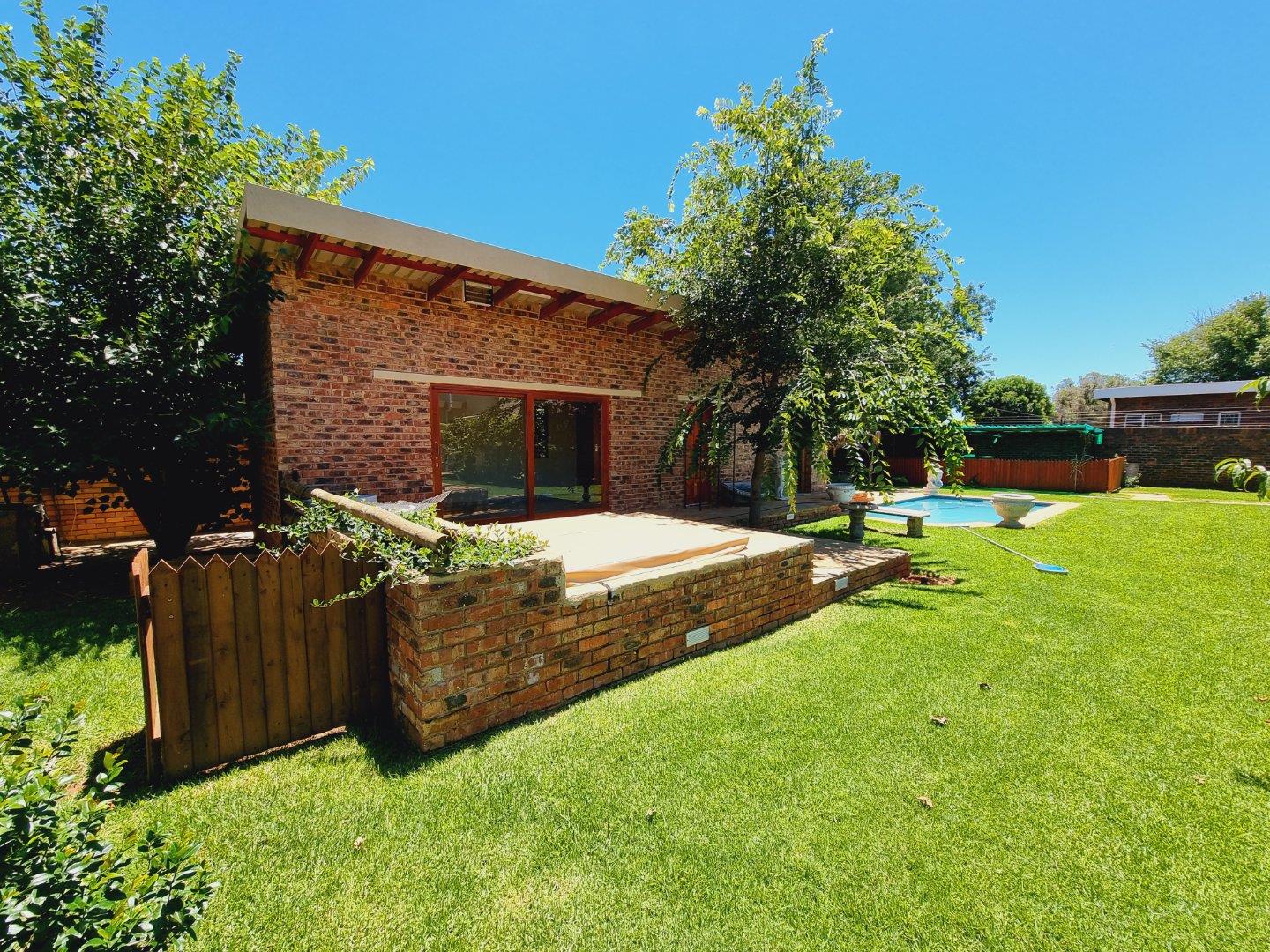 4 Bedroom House for sale in Golf Park P24113863117