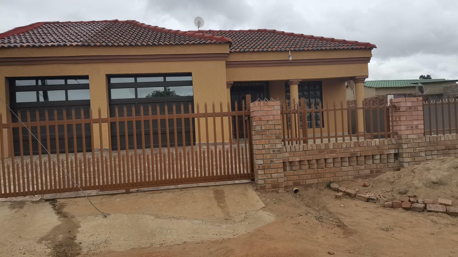 3 Bedroom House for sale in Polokwane Ext 40 P24110896589